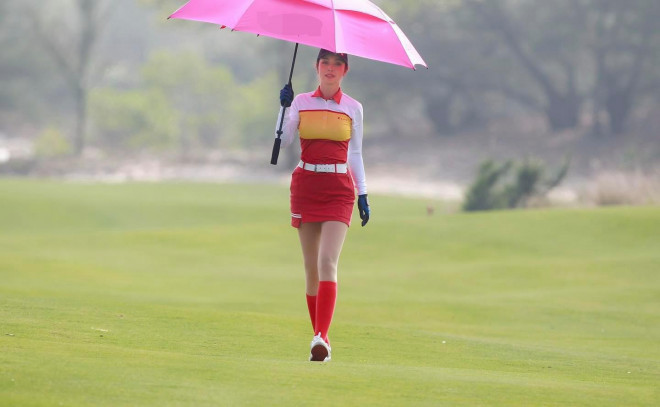 Thời trang đánh golf năng động mà vẫn quyến rũ của dàn Hoa hậu, Á hậu Việt - 13