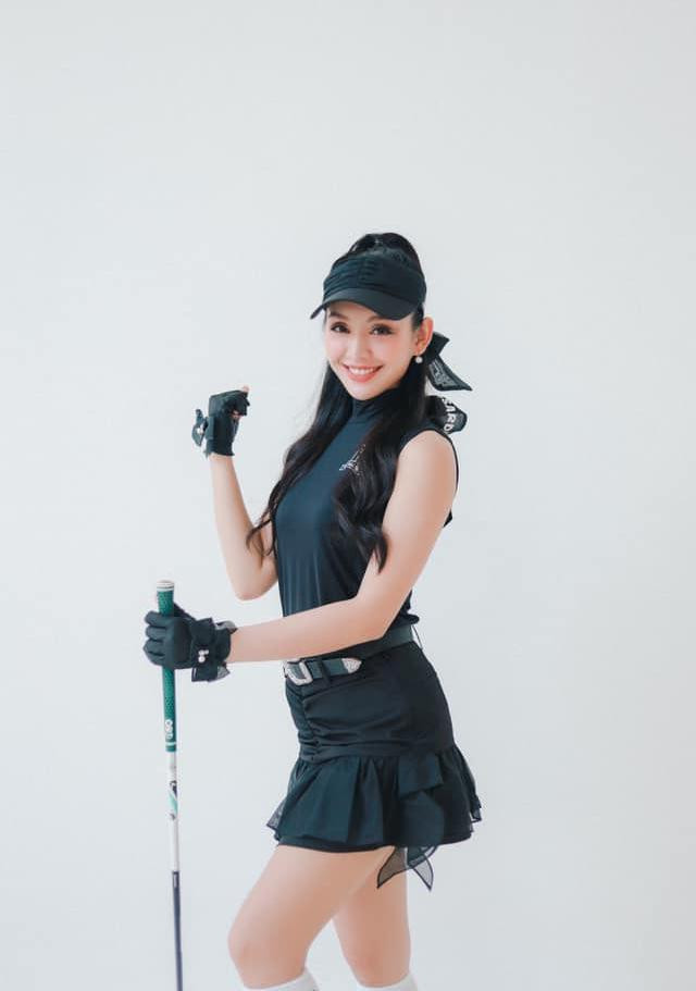 Thời trang đánh golf năng động mà vẫn quyến rũ của dàn Hoa hậu, Á hậu Việt - 16