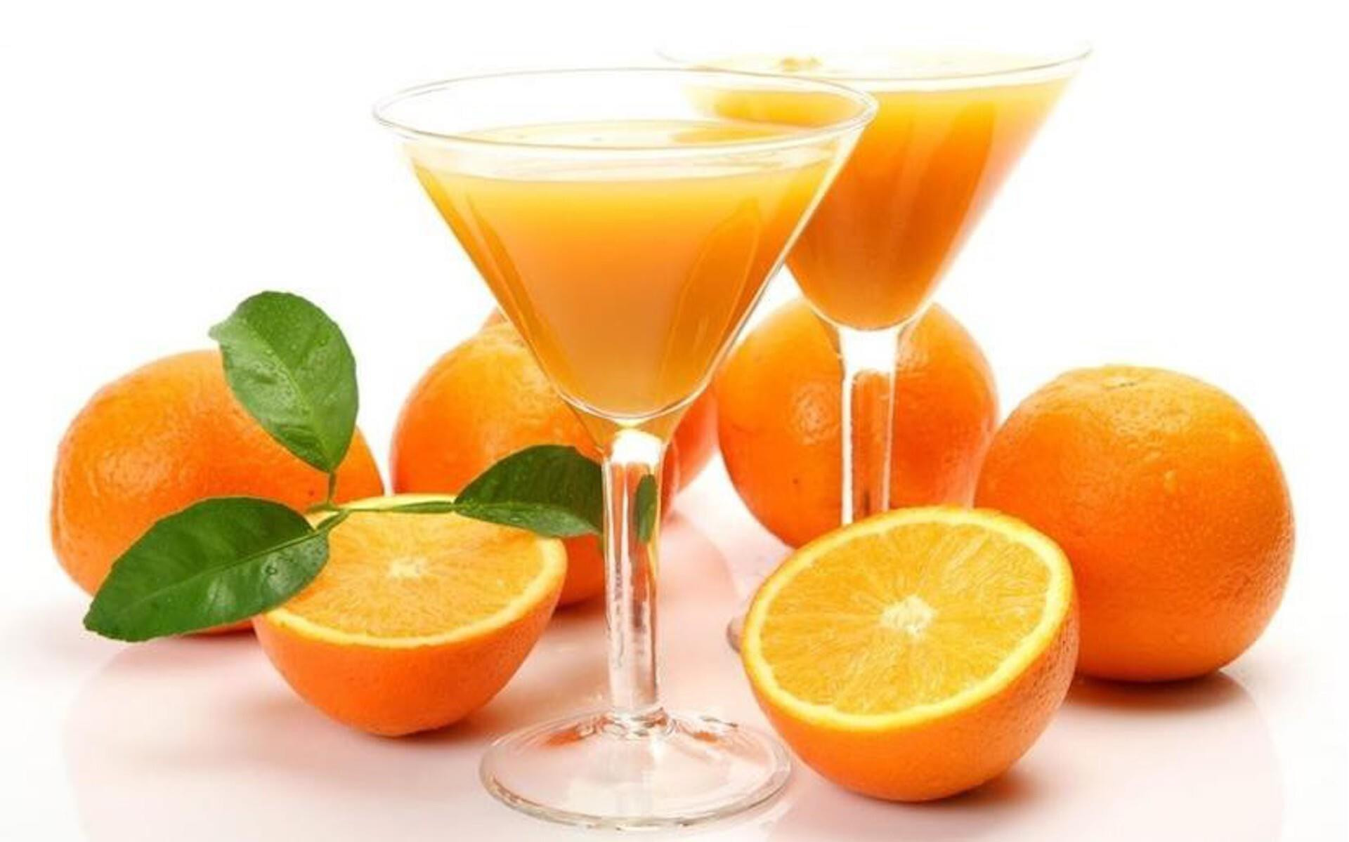 Uống nước cam sai cách có thể gây nguy hiểm - 1