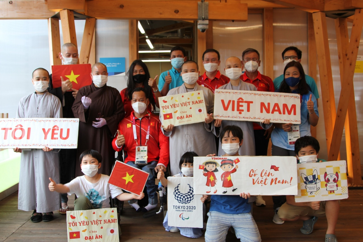 Cộng đồng người Việt ở Nhật Bản “tiếp lửa” cho đoàn TTNKT Việt Nam