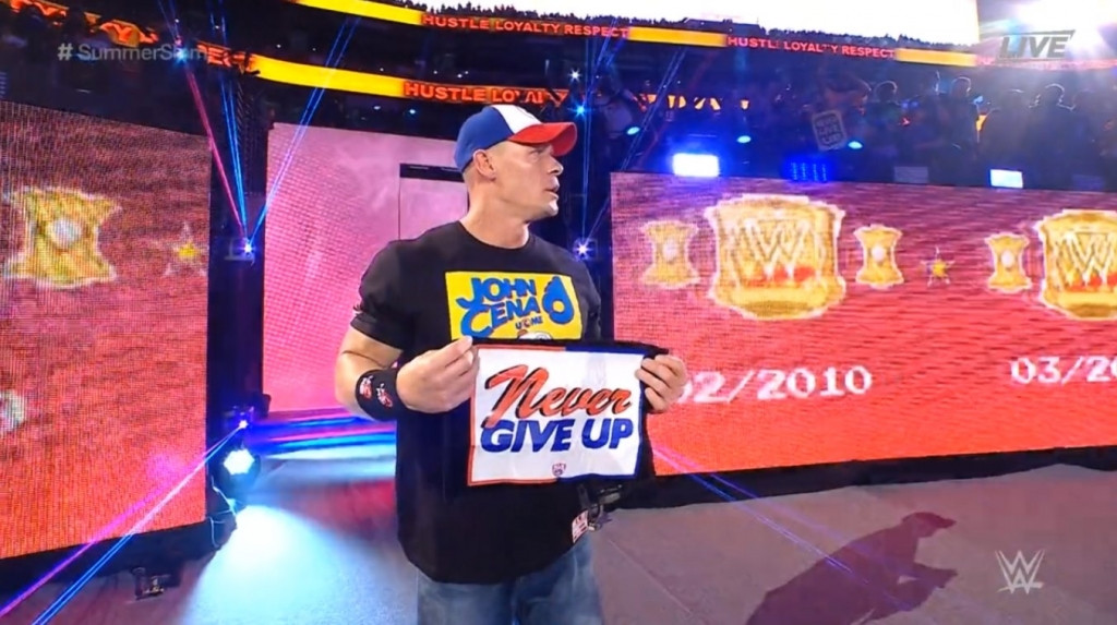 John Cena bị 'ném đá' khi quay trở lại sàn đấu vật WWE chỉ để quảng bá phim