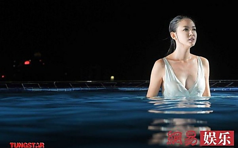 Ngẩn ngơ vì khoảnh khắc váy ướt nước tôn vòng 1 của hoa hậu đẹp nhất lịch sử Trung Quốc - 6