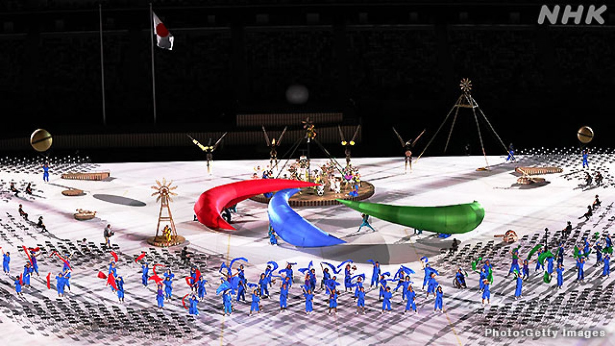 Trình diễn kết nối biểu tượng Paralympic. (Ảnh: NHK)