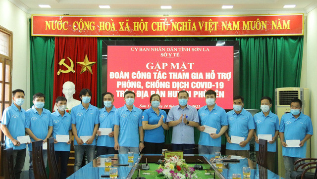 Xuất hiện nhiều ca cộng đồng, Sơn La chi viện cán bộ y tế, công an hỗ trợ Phù Yên dập dịch - Ảnh 2.
