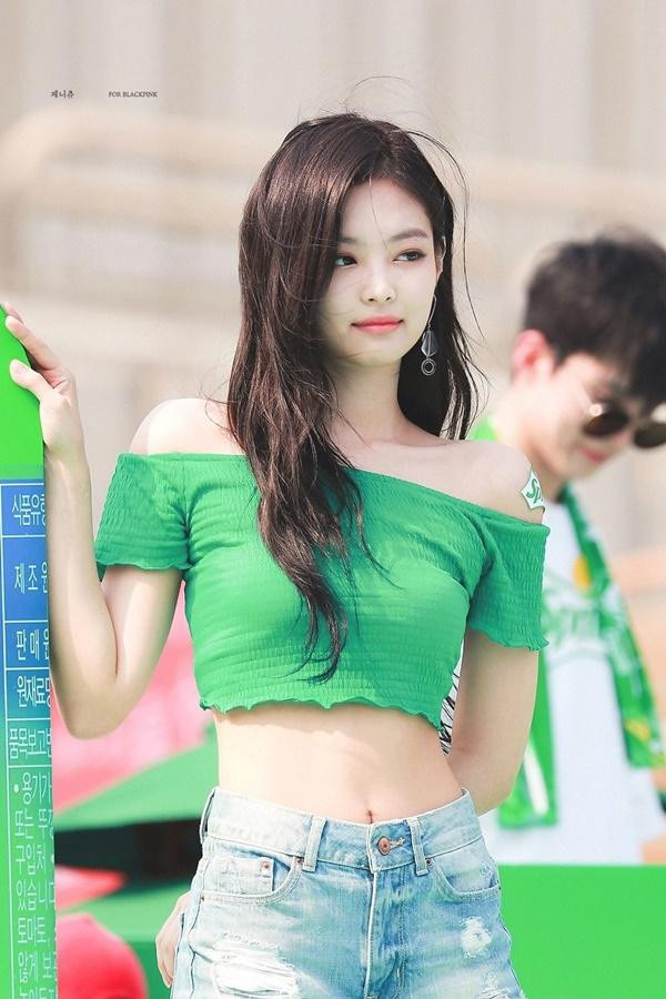 Tại sao showbiz Hàn cấm ca sĩ nữ mặc áo hở rốn biểu diễn?-18