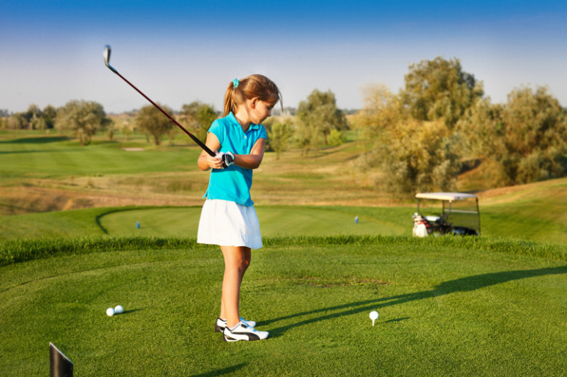 Trẻ em cũng có thể chơi golf từ sớm, nếu có điều kiện