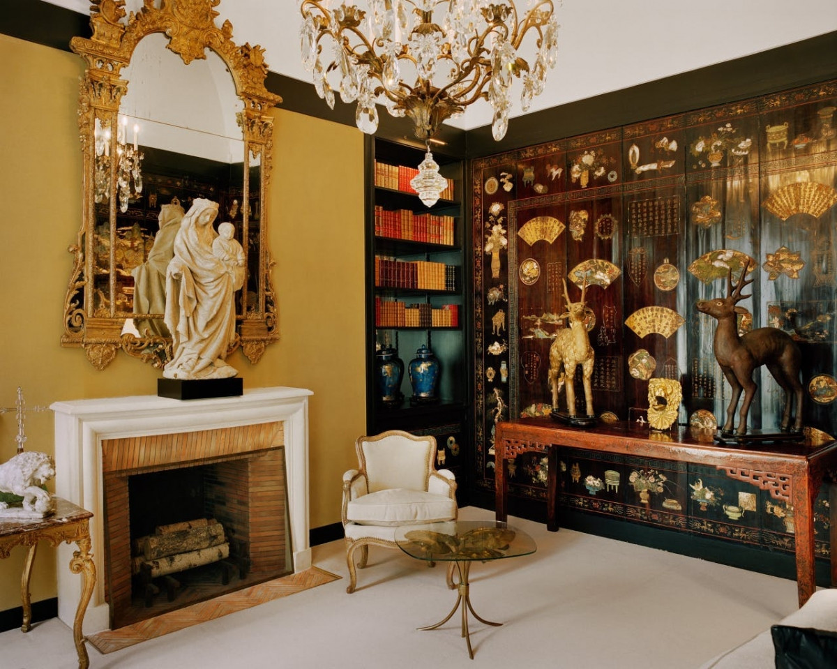  50 năm sau khi nhà thiết kế qua đời, căn hộ của Coco Chanel tại Paris trải qua một cuộc trùng tu lịch sử nhà thiết kế người Pháp Jacques Grange. 