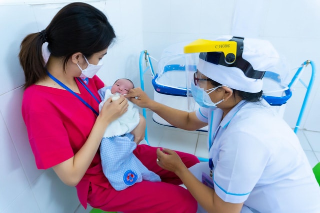 Thành lập trung tâm chăm sóc sơ sinh có mẹ nhiễm COVID-19 - Ảnh 4. Thành lập trung tâm chăm sóc sơ sinh có mẹ nhiễm COVID-19 - Ảnh 4.