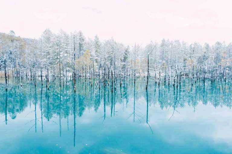 Ngỡ ngàng vẻ đẹp của hồ nước màu xanh sapphire tại Nhật Bản-6