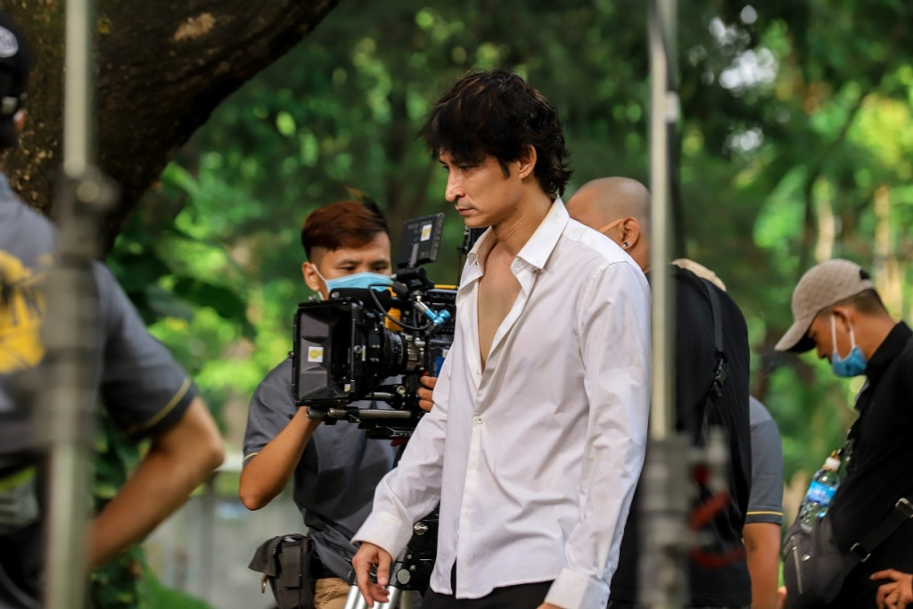 Huy Khánh vừa làm đạo diễn vừa làm diễn viên trong phim đầu tay của mình
