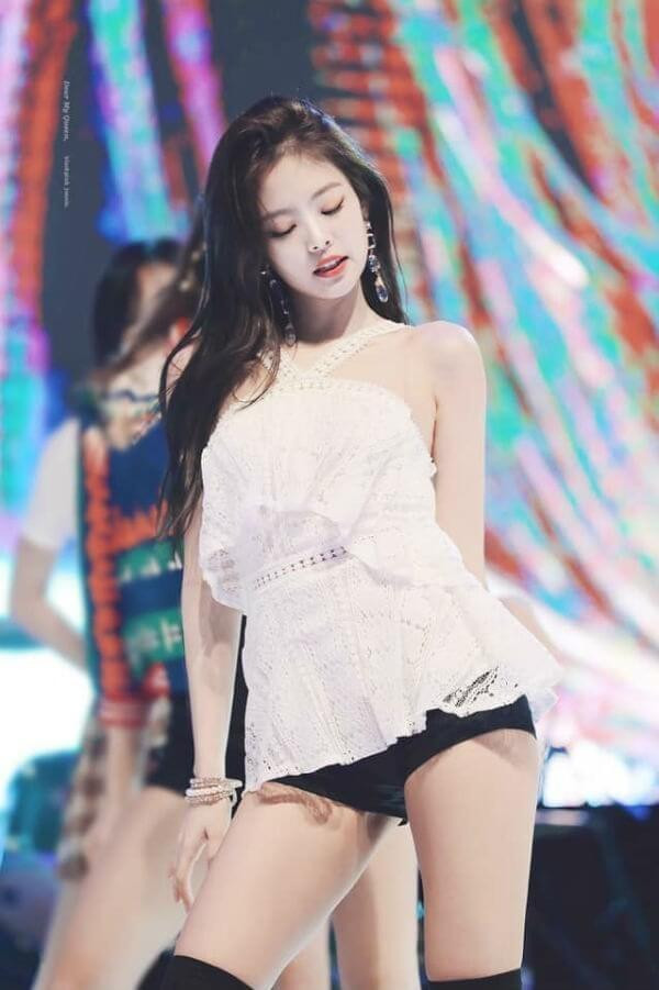 Jennie, Suzy sở hữu đôi vai triệu đô xứ Hàn, xứng danh cây treo quần áo-1