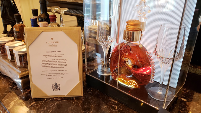 Các món đồ có giá 'không tưởng' trong minibar khách sạn - 1