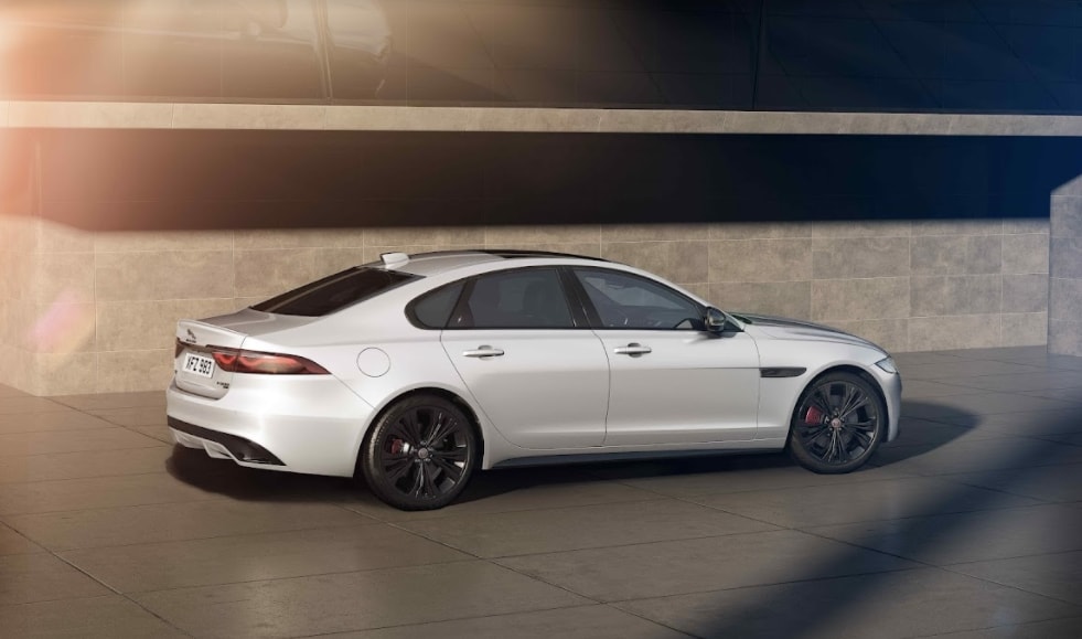 Jaguar XF R-Dynamic Black mới Jaguar XF R-Dynamic Black mới
