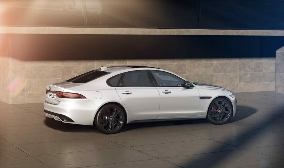 Jaguar XF R-Dynamic Black mới  