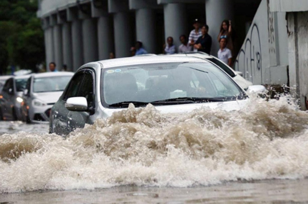 xe ô tô ngập nước
