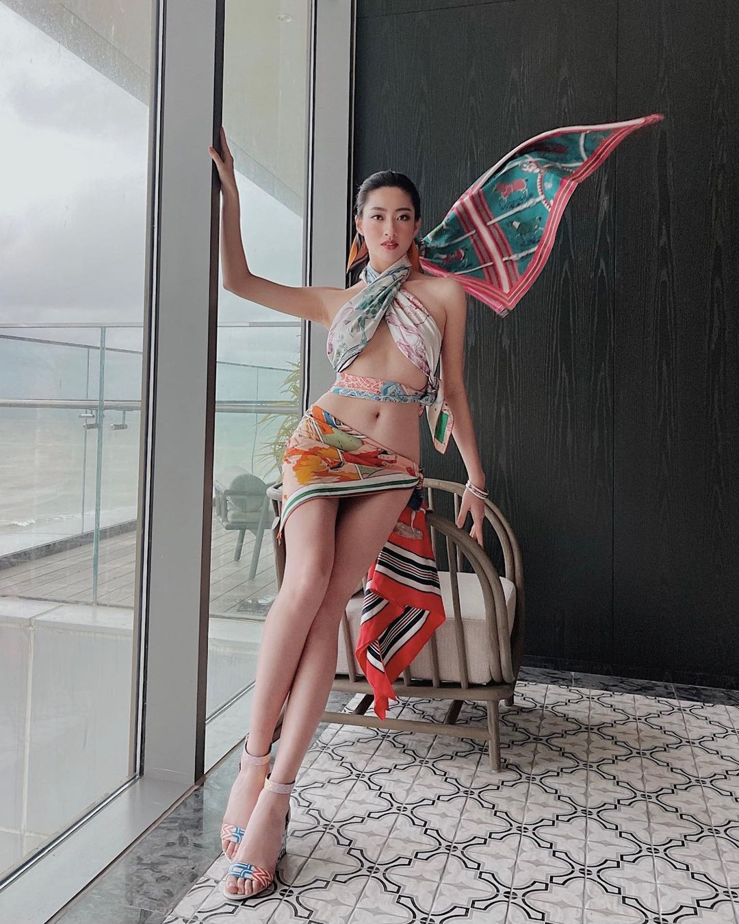 Hoa hậu Cao Bằng khoe “số đo đẹp nhất lịch sử” với váy yếm, kẻ khen người chê vì chi tiết lạ - 7
