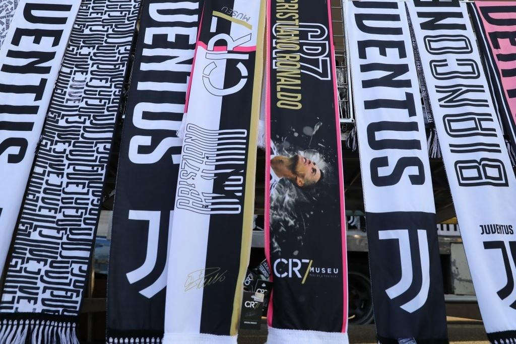 Cổ động viên Juventus đang rất nhớ Ronaldo - 4