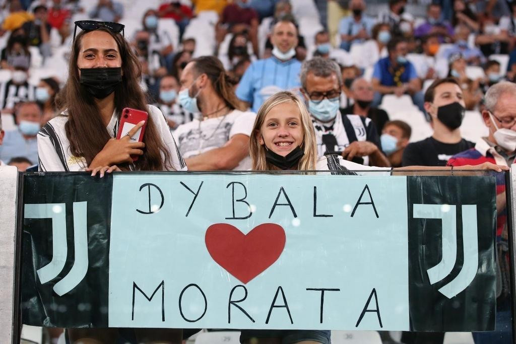Cổ động viên Juventus đang rất nhớ Ronaldo - 8