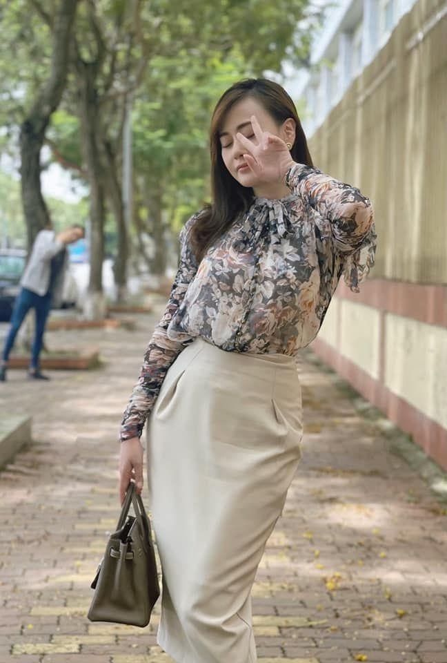 Phương Oanh lên đồ chanh sả, xách túi Hermès... đi mua lòng?-1