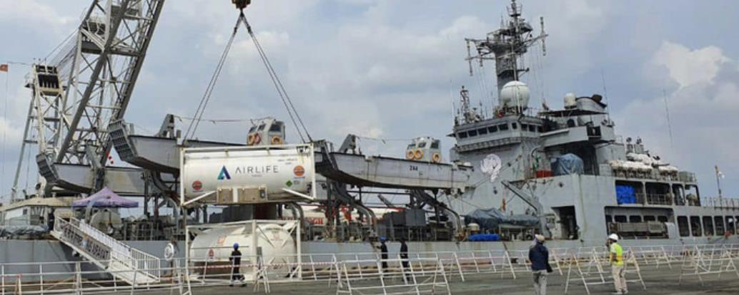 Tàu Hải quân Ấn Độ chở 300 máy tạo oxy và 100 tấn oxy y tế đến TP.HCM - 4