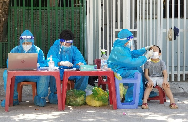 Phát hiện 36 trường hợp dương tính SARS-CoV-2 sau tổng tầm soát tại Nha Trang - Ảnh 1.