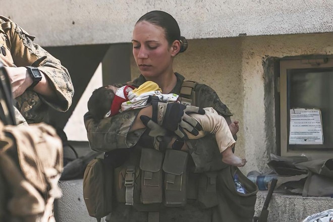 Bức ảnh cuối cùng của nữ quân nhân Hoa Kỳ hy sinh tại Kabul