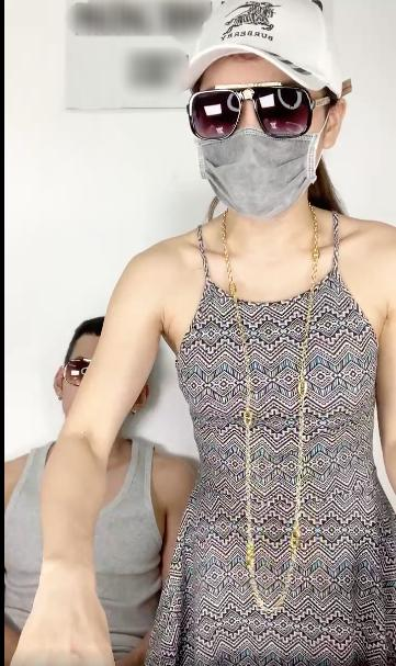 Lý Bình trở thành sào treo đồ cho Phương Trinh Jolie bán hàng online-8