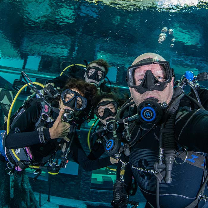 Dubai khiến cả thế giới kinh ngạc với hồ bơi sâu nhất hành tinh - 8