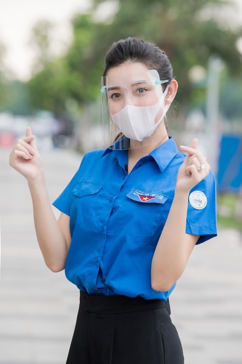 Huyền My hội ngộ Xuân Bắc ở bếp ăn nghĩa tình tặng người nghèo Huyền My hội ngộ Xuân Bắc ở bếp ăn nghĩa tình tặng người nghèo