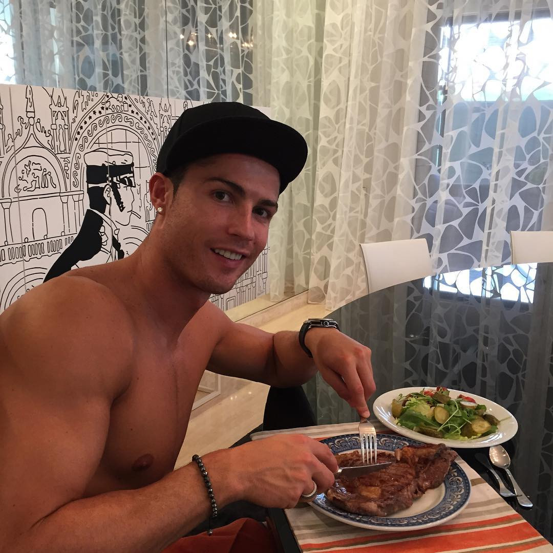 Ăn gì, làm gì để có 6 múi chuẩn Cristiano Ronaldo - 4