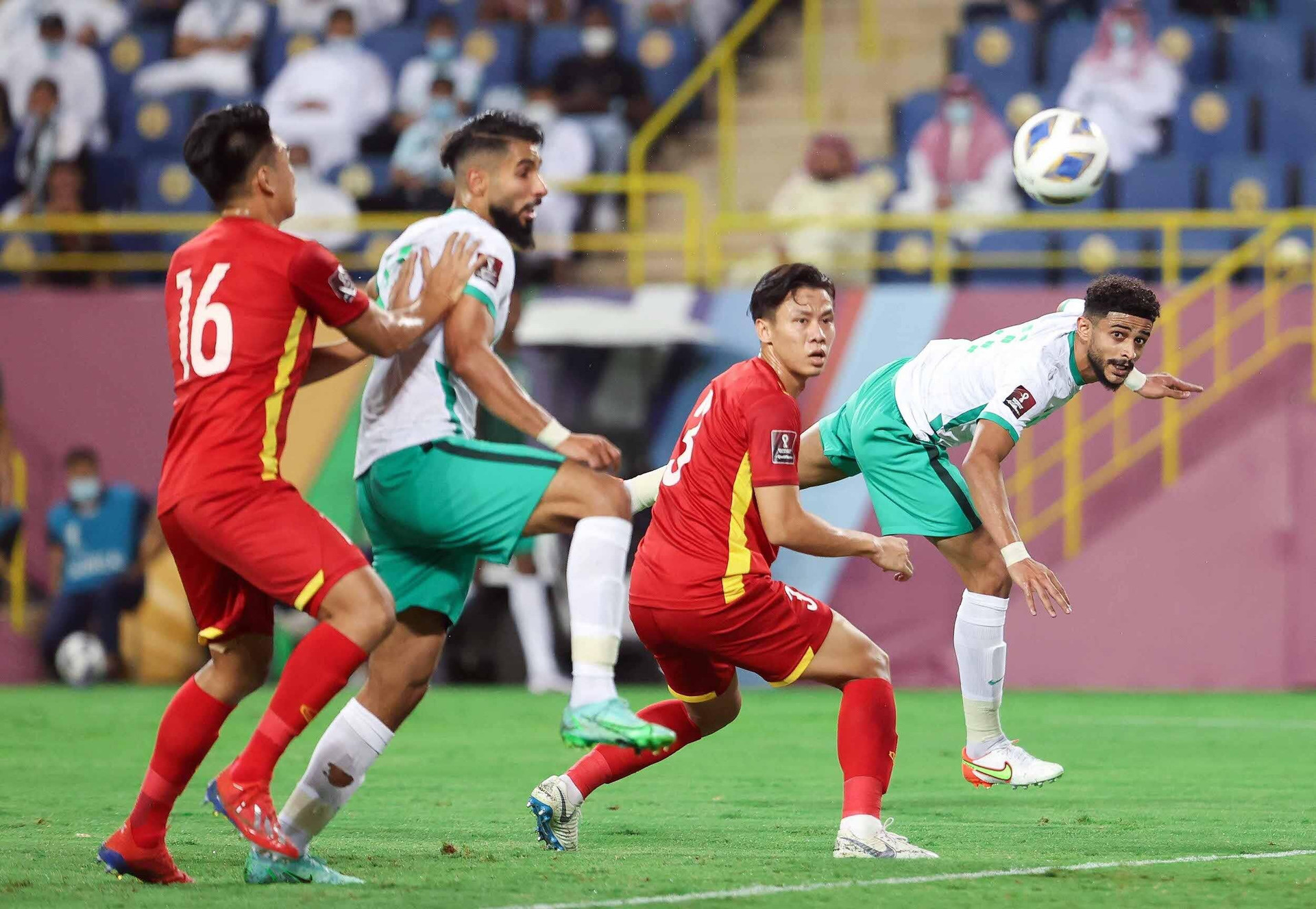 Chuyên gia: 'Tuyển Việt Nam trưởng thành sau thất bại trước UAE'  - 1