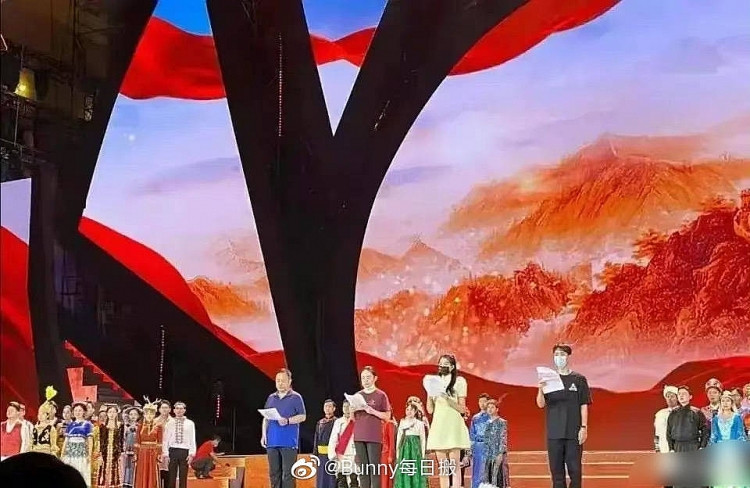 Sân khấu của Vương Nhất Bác và Quan Hiểu Đồng tại CCTV bất ngờ bị hủy bỏ trước thềm lên sóng