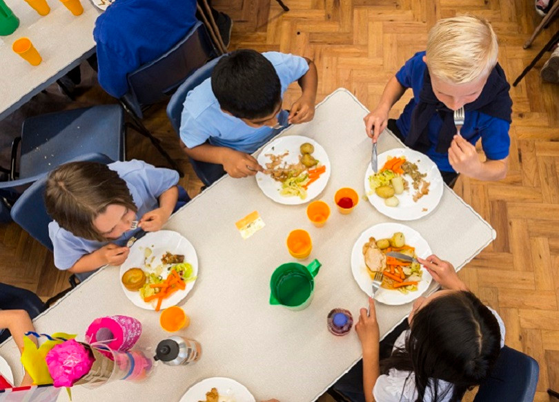 Vòng quanh thế giới xem học sinh ăn gì vào bữa trưa ở trường - 12
