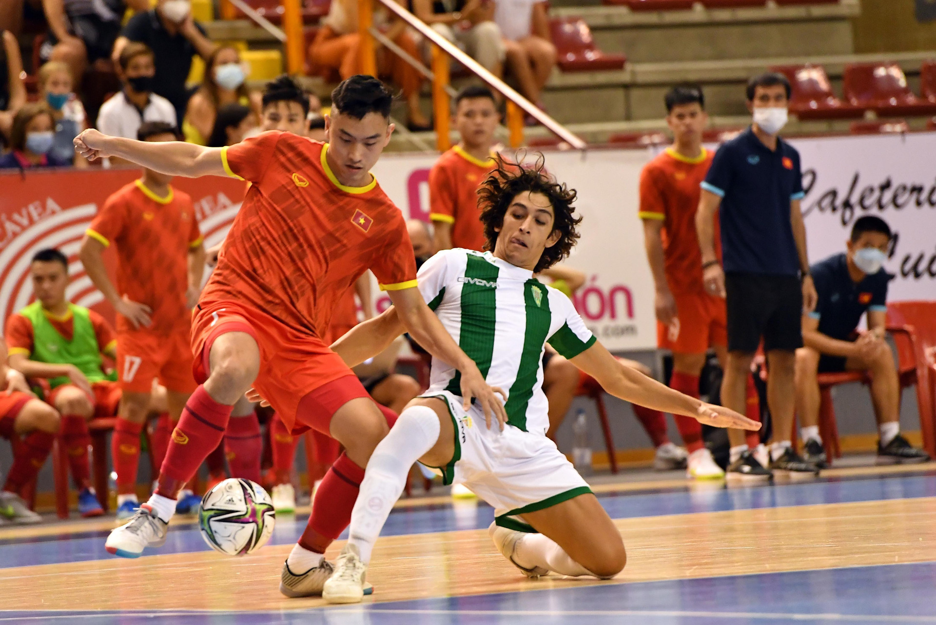 Tuyển futsal Việt Nam hòa CLB Tây Ban Nha, kết thúc tập huấn trước World Cup - 2