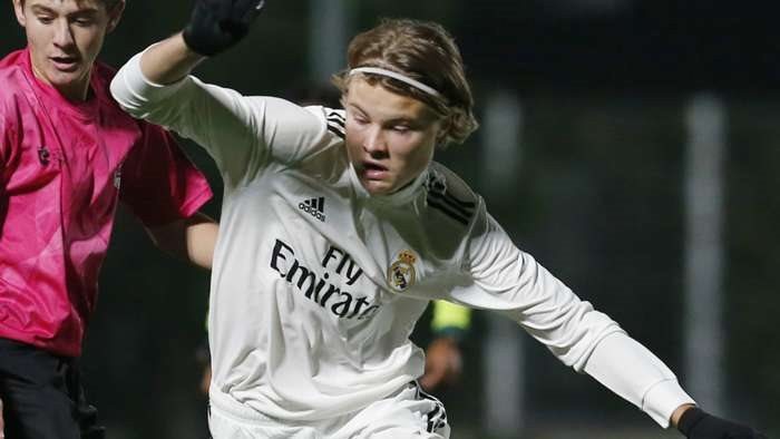 andri-gudjohnsen-real-madrid_639xy40tsigk10gvlfpx01iv5.jpg