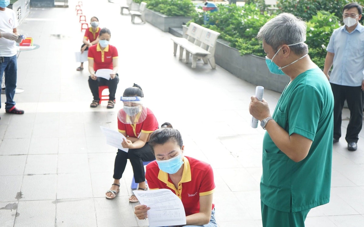 Thứ trưởng Bộ Y tế gửi thư ngỏ khuyến khích người dân TPHCM tự thực hiện xét nghiệm bằng test nhanh - Ảnh 1. Thứ trưởng Bộ Y tế gửi thư ngỏ khuyến khích người dân TPHCM tự thực hiện xét nghiệm bằng test nhanh - Ảnh 1.