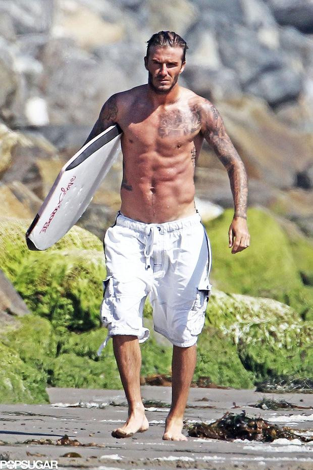 David Beckham phô cả nửa vòng 3 ở hồ bơi, lồ lộ body như tạc-8