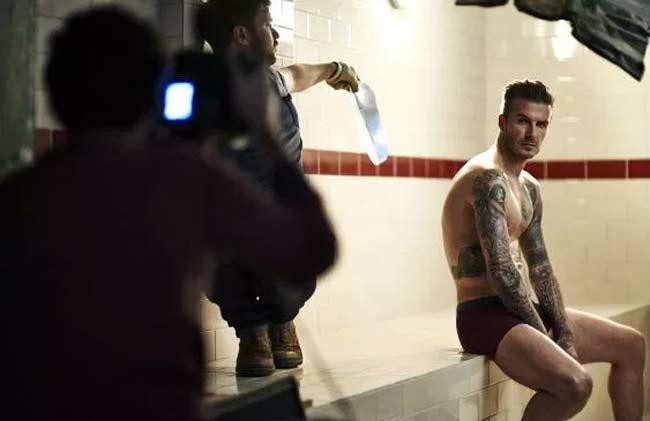Beckham gây tranh cãi khi diện đồ lót, có hành động khiêu khích ở bể bơi - 7