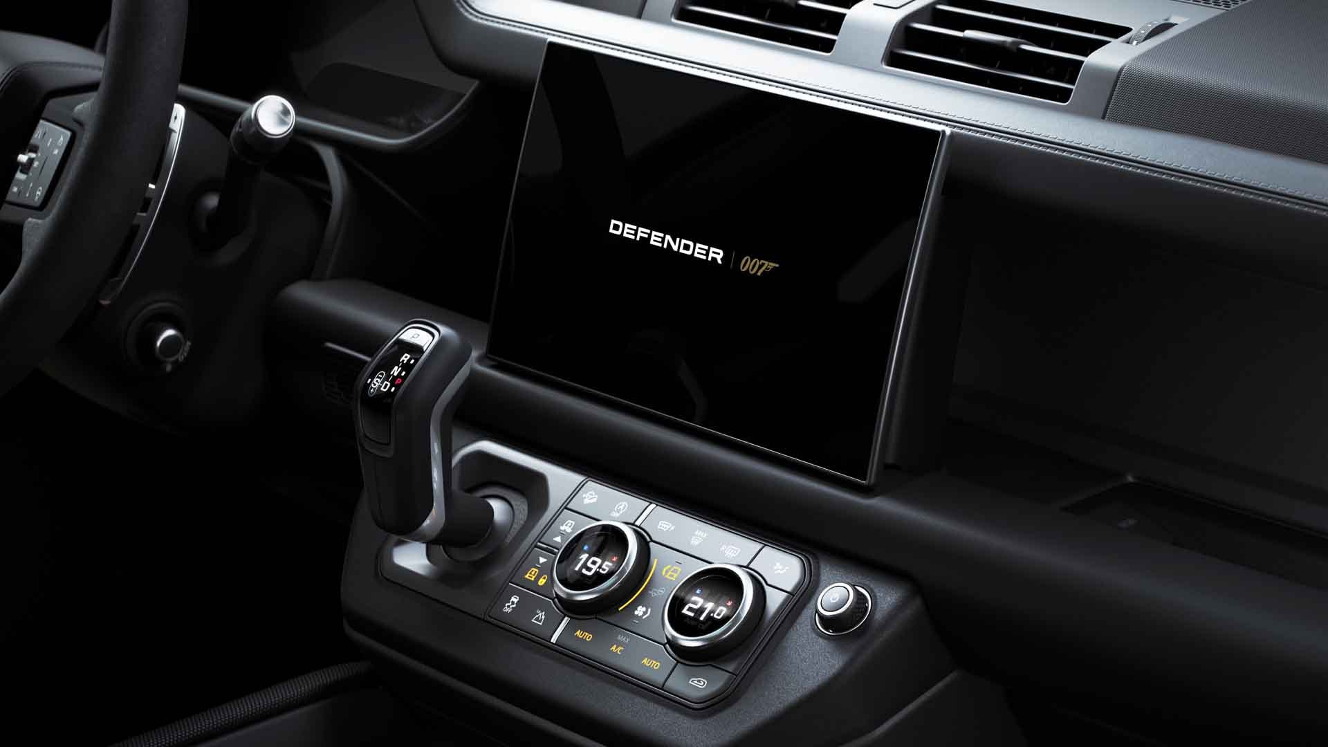 Nội thất xe Land Rover Defender V8 Bond Edition Nội thất xe Land Rover Defender V8 Bond Edition