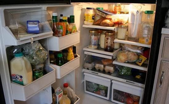 Nếu tủ lạnh quá bẩn, không thể lau sạch, hướng dẫn bạn một mẹo nhỏ là tủ lạnh sẽ sạch không còn vi khuẩn trong 10 phút-1
