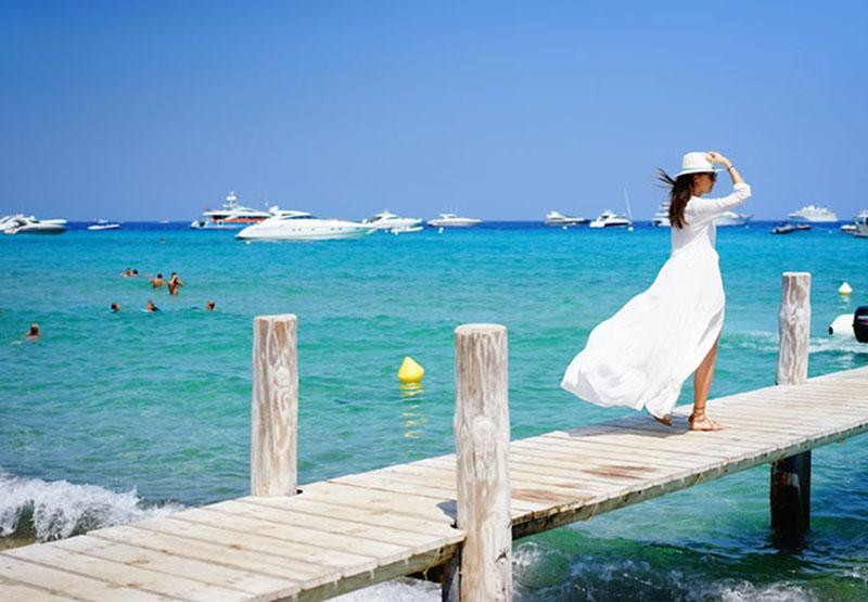 Saint Tropez trở thành “thánh địa du lịch thế giới”, “sân chơi của nhà giàu và người nổi tiếng