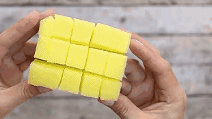 Một vết cắt ở giữa miếng bọt biển hóa ra lại giải quyết nhiều vấn đề gây khó khăn cho mọi người, rất thuận tiện và thiết thực-5