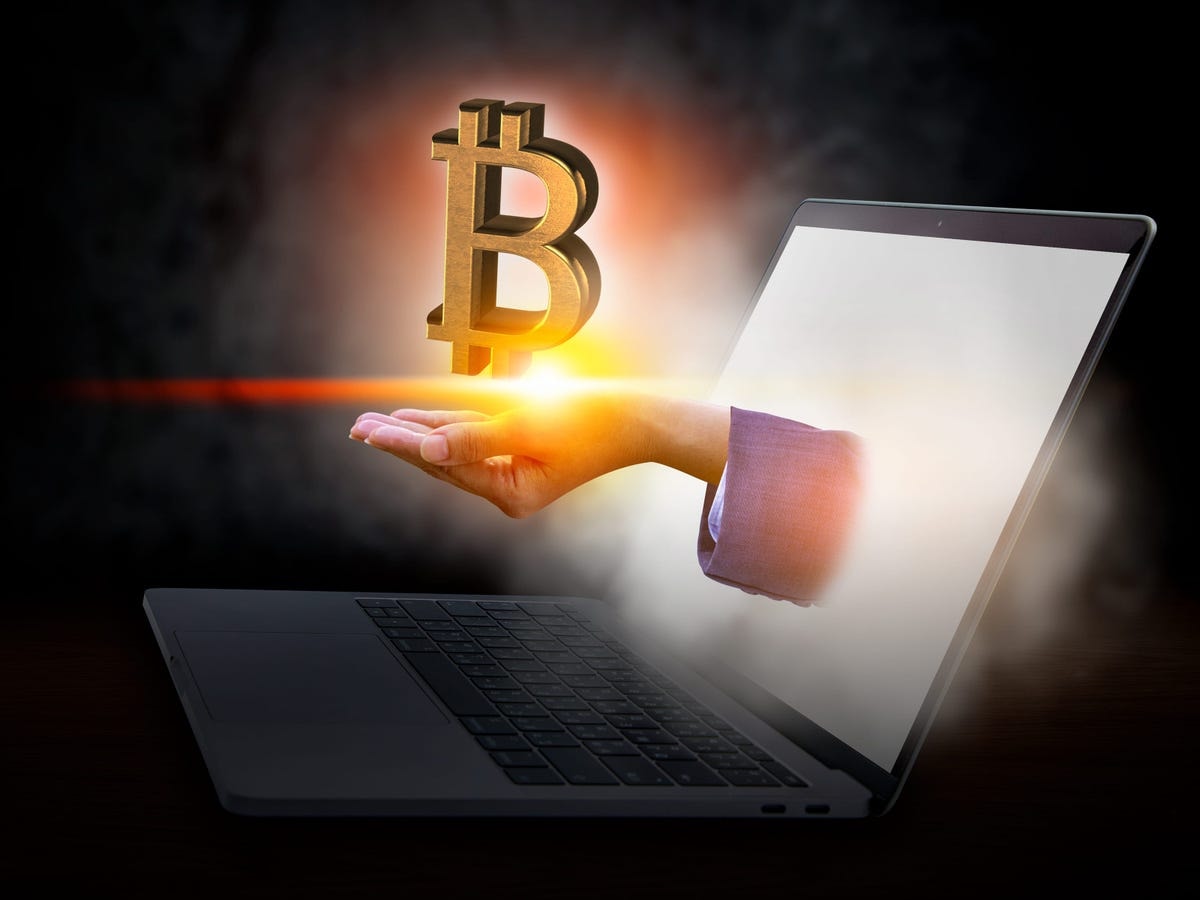 Giúp khách hàng tìm lại mật khẩu ví Bitcoin, hai cha con lập trình viên chạm tay vào kho vàng ảo 4,7 tỷ USD - Ảnh 3. Giúp khách hàng tìm lại mật khẩu ví Bitcoin, hai cha con lập trình viên chạm tay vào kho vàng ảo 4,7 tỷ USD - Ảnh 3.