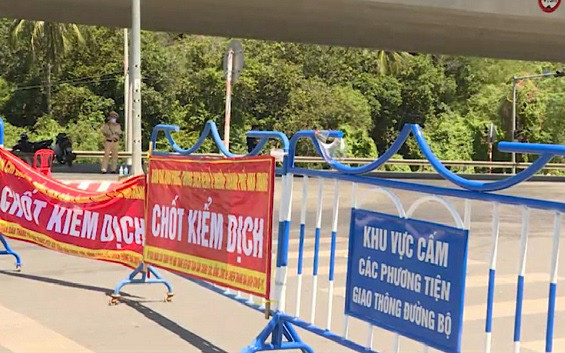 Khánh Hòa: Tiêm mũi 2 vaccine ngừa COVID-19 sau 14 ngày, được qua chốt/trạm kiểm soát liên huyện