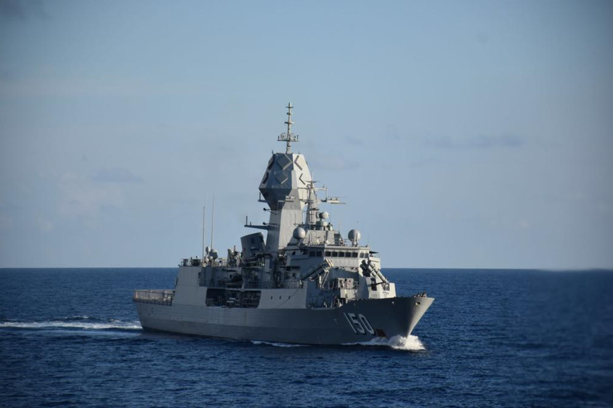 Tàu hộ tống HMAS Anzac (FFH 150) của Úc tại Biển Đông ẢNH: MAYACK