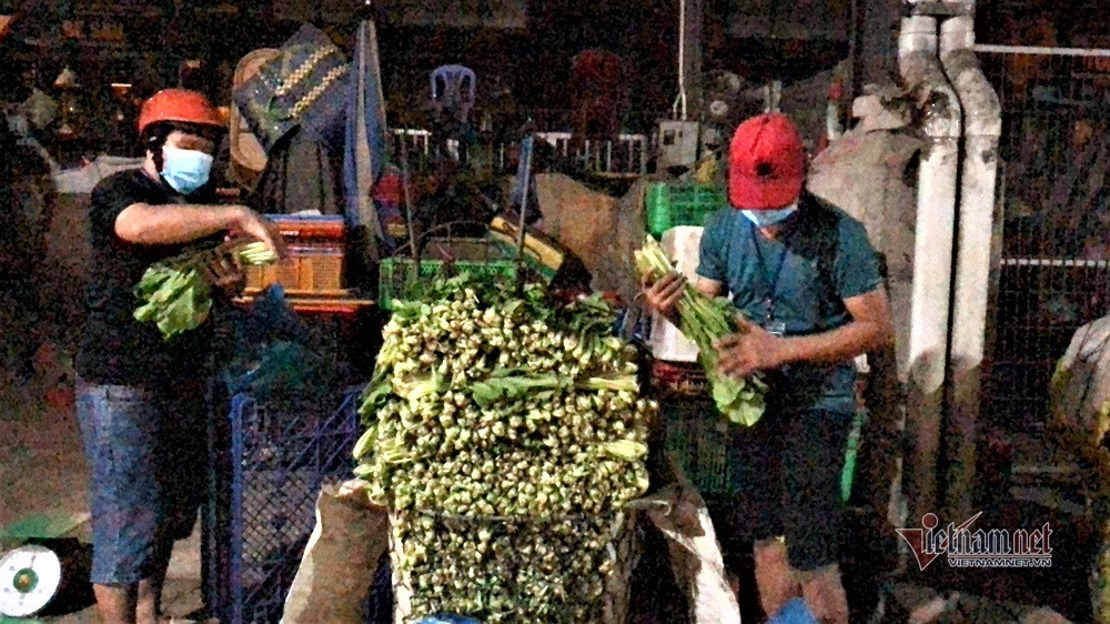 Đêm đầu tiên chợ Bình Điền mở lại sau 2 tháng đóng cửa