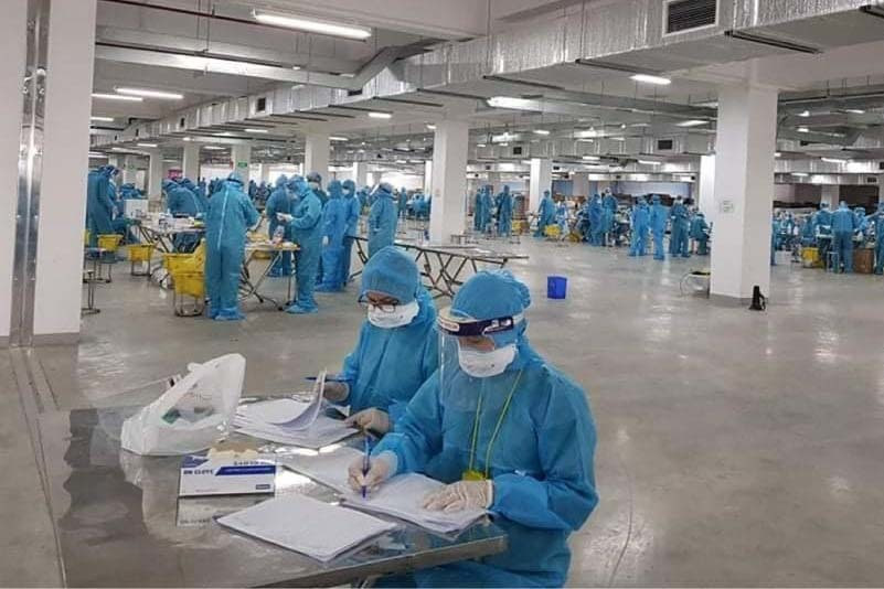 Bắc Giang cử hơn 800 cán bộ y tế hỗ trợ Hà Nội xét nghiệm và tiêm chủng