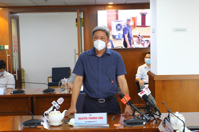 Thứ trưởng Bộ Y tế Nguyễn Trường Sơn: Bộ Y tế phối hợp với TP Hồ Chí Minh xử lý hài hòa quyền lợi của lực lượng tham gia chống dịch - Ảnh 1.