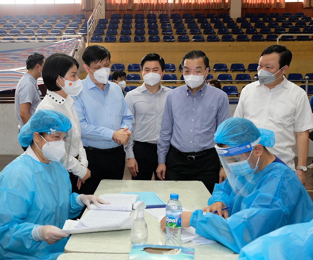 Bộ trưởng Bộ Y tế kỳ vọng đến ngày 15/9, 100% người trên 18 tuổi ở Hà Nội sẽ được tiêm vaccine - Ảnh 2.