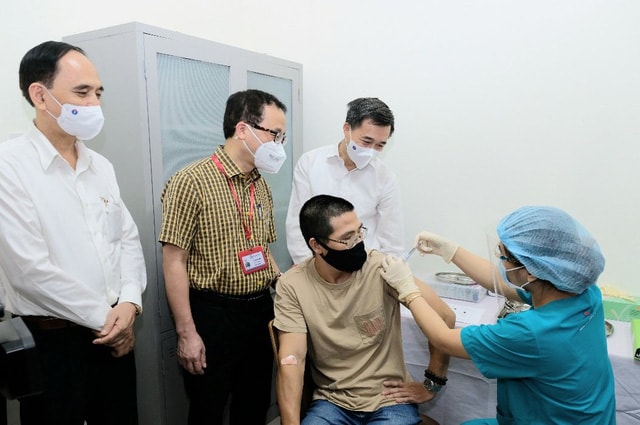 Cần biết: Trường ĐH Y Hà Nội tuyển người thử nghiệm lâm sàng vaccine ARCT-154 - Ảnh 1. Cần biết: Trường ĐH Y Hà Nội tuyển người thử nghiệm lâm sàng vaccine ARCT-154 - Ảnh 1.